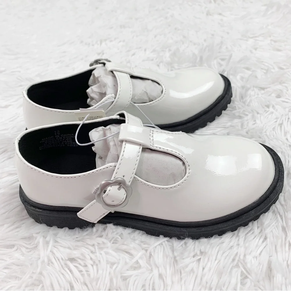 Old Navy girls Chunky heel patent leather Mary Jane shoes in white